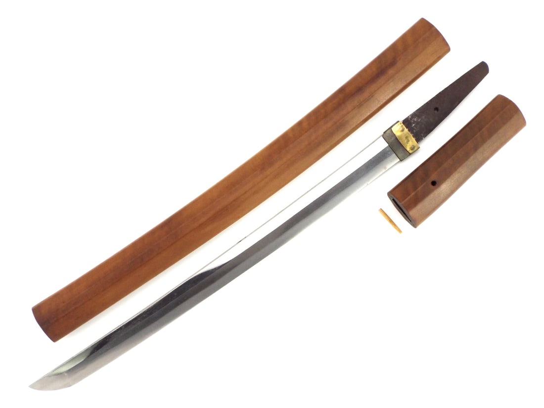 Japanese Samurai Suguha Wakizashi in Edo Period Mumei: Japanese Samurai Suguha Wakizashi in Edo Period Mumei Full Length 23 Inches Blade Length 16.5 Inches