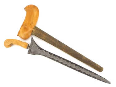 Antique Asian Indonesian Malaysian KRIS Dagger Sword with Damascus Steel Blade.