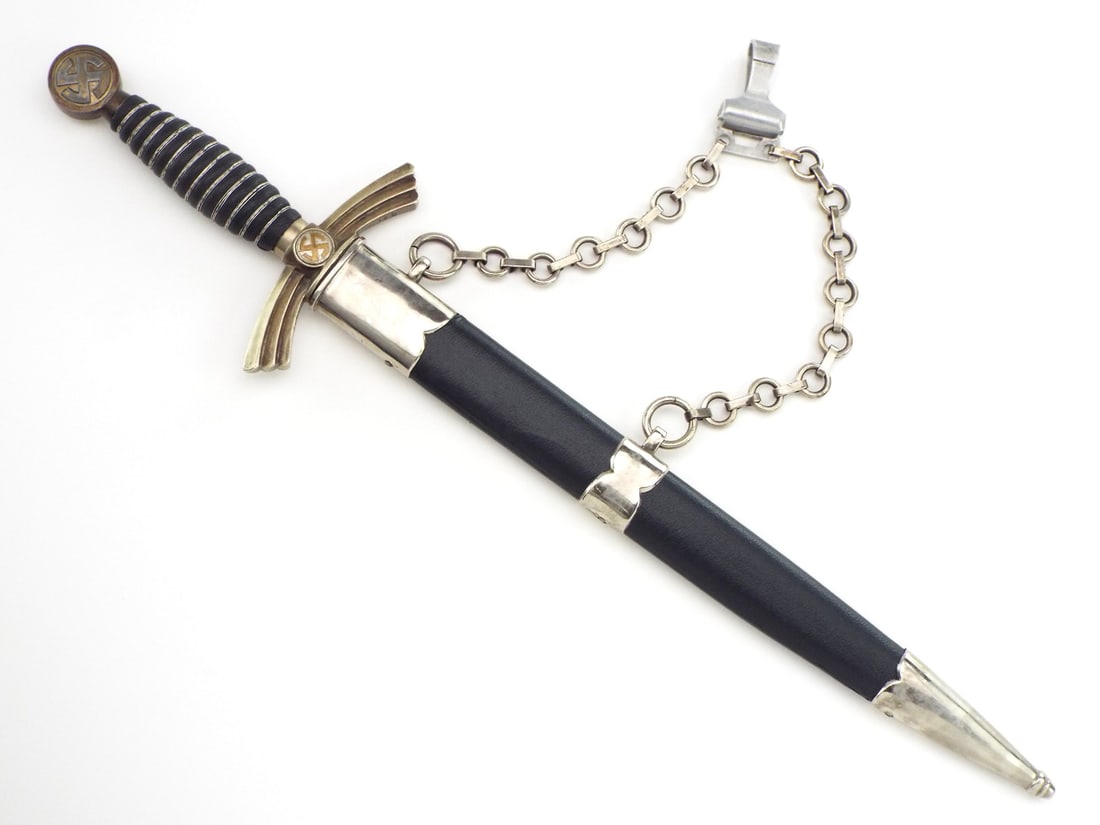 Excellent German WWII 1st Model Luftwaffe Officers Dagger by SMF SOLINGEN (1 of 17)