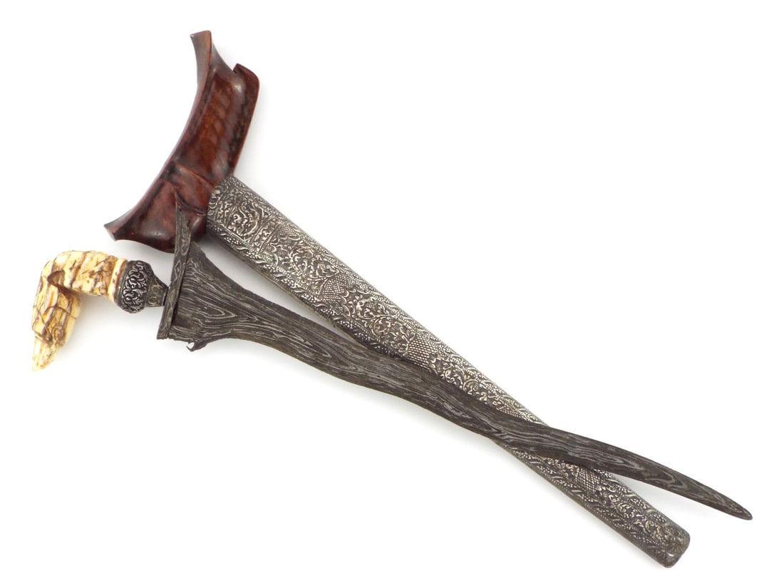 Antique Asian Indonesian Malaysian Damascus KRIS Dagger, FINE Carved Handle: Attractive antique Indonesian/Malaysian kris dagger. Double edged Damascus steel blade remains sharp with strong patterns throughout and honest patina. Very fine carved hilt in figural form with decor