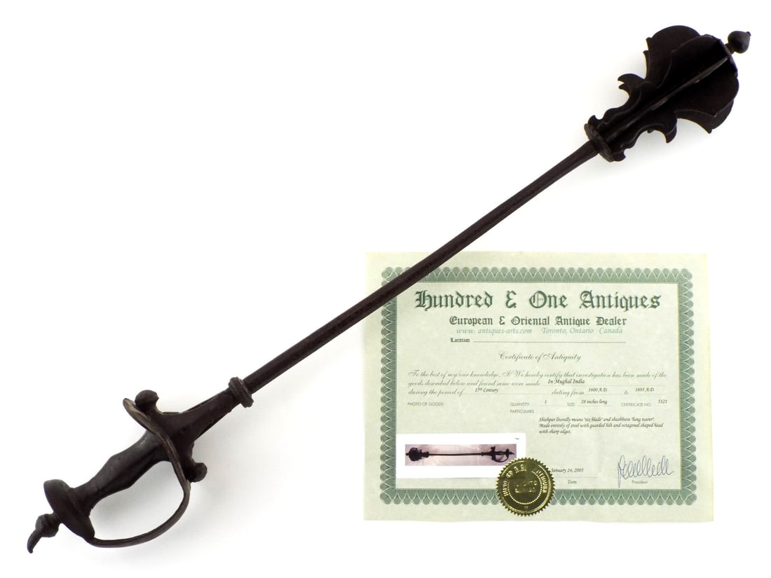 RARE 17TH C. MUGHAL SHISHPAR MACE: 17th century Mughal Indian all steel shishpar mace. The octagonal section head forged as eight flanges with scalloped edges and a bulbous terminal, rising from a waisted neck above a slender faceted