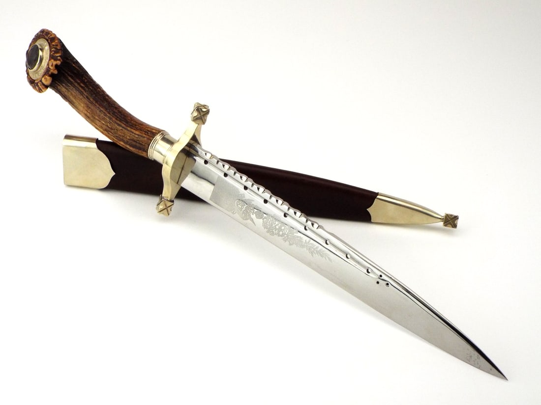 Scottish Dirk Dagger with Stag Grip & Etched Blade by SAMUEL PEACE SHEFFIELD: Single edged, bright blade with fuller and notched spine. Double acid etched with Scottish and family crest designs. Maker marked by Samuel Peace, Sheffield, England on the ricasso. Full Length 18.5 B