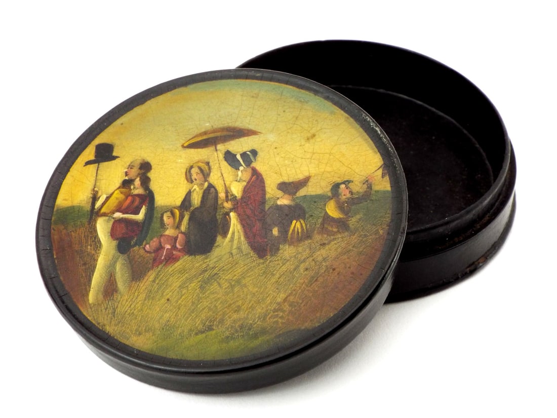 PAPIER MACHE SNUFF BOX Romantic Painted Lid (1 of 10)