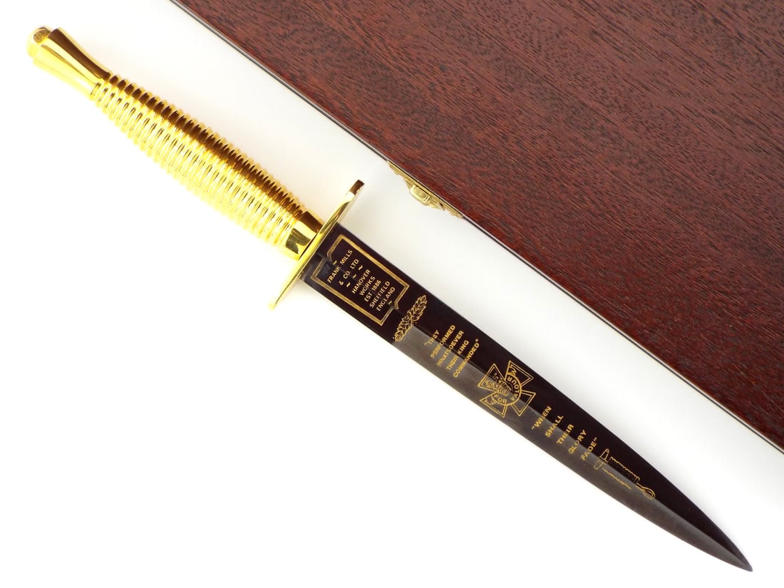 Commemorative FS COMMANDO DAGGER Boxed - 11