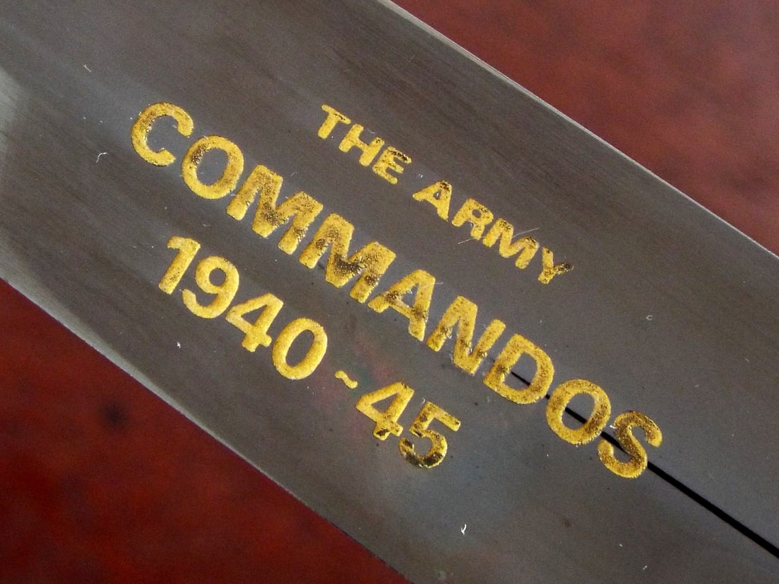 Commemorative FS COMMANDO DAGGER Boxed - 2