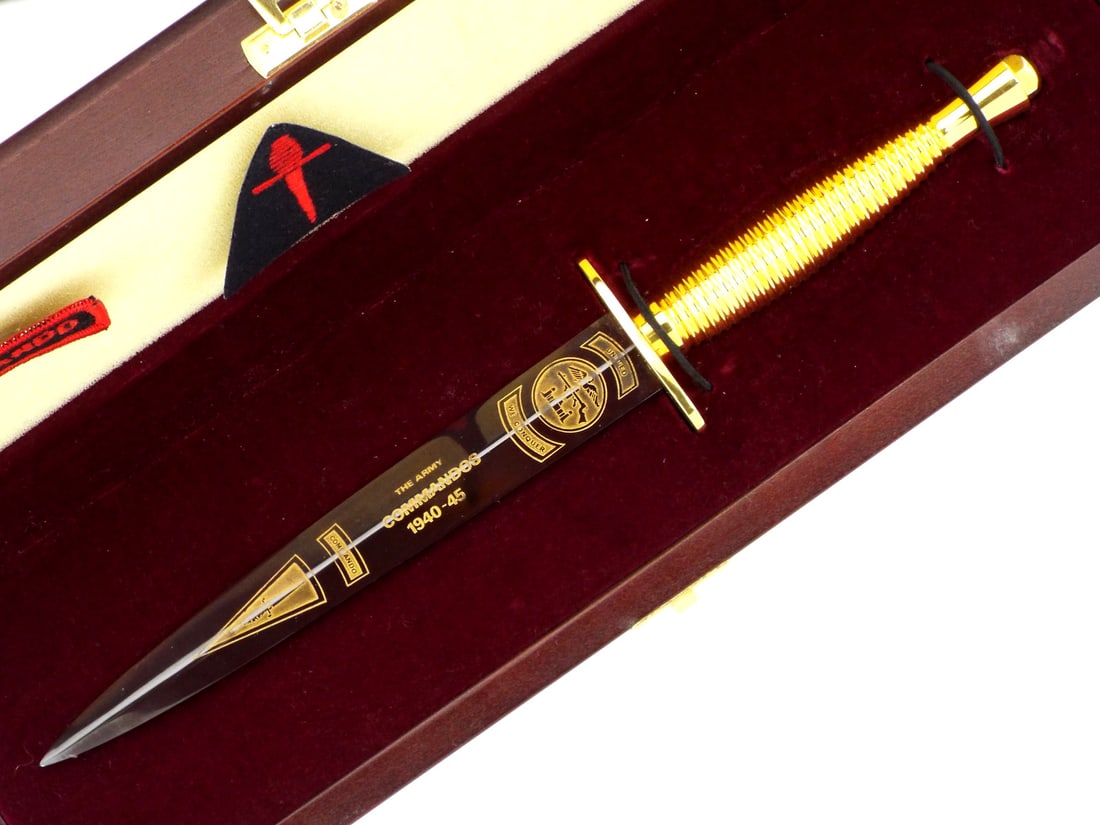Commemorative FS COMMANDO DAGGER Boxed - 4
