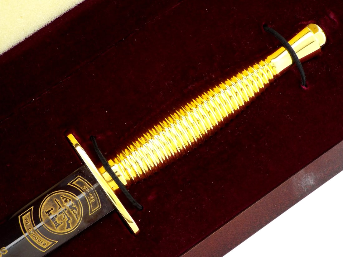 Commemorative FS COMMANDO DAGGER Boxed - 7
