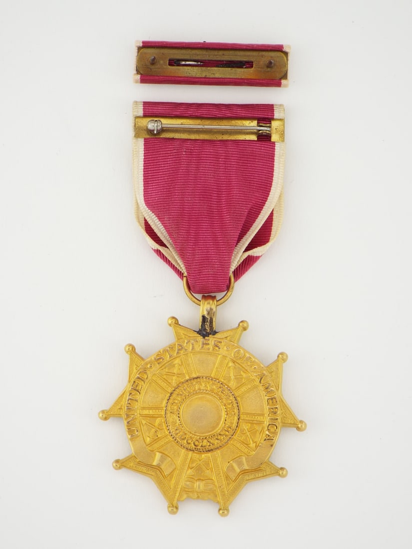 Exquisite US LEGION OF MERIT OFFICER Medal - 2