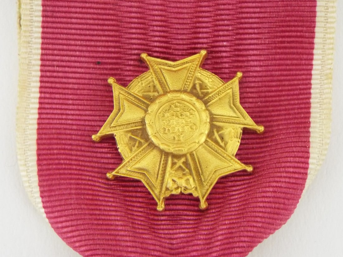 Exquisite US LEGION OF MERIT OFFICER Medal - 4