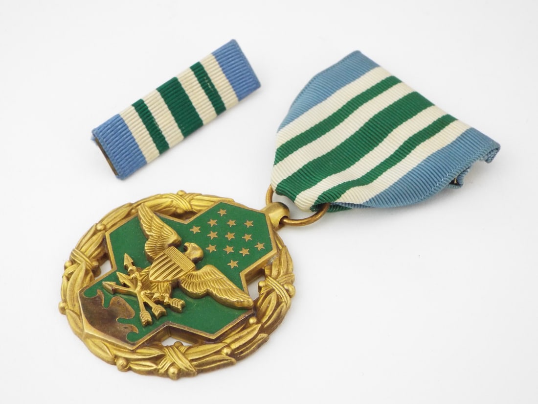 Superb Mid Century US JOINT SERVICE COMMENDATION MEDAL (1 of 6)