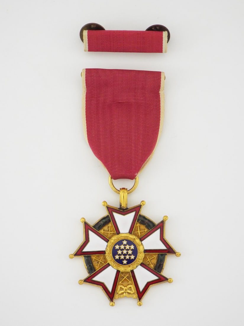 Exquisite WWII US LEGION OF MERIT LEGIONNAIRE Medal - 2