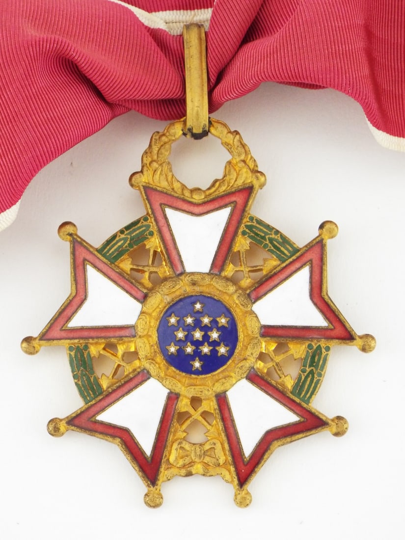 Rare WWII US LEGION OF MERIT COMMANDER Medal - 2