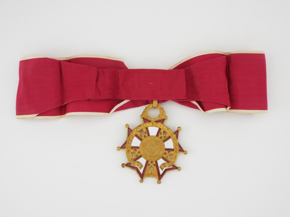 Rare WWII US LEGION OF MERIT COMMANDER Medal - 3