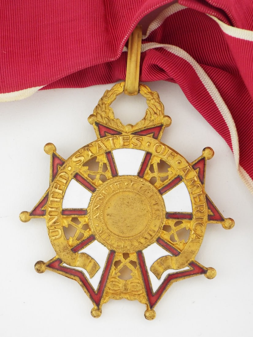 Rare WWII US LEGION OF MERIT COMMANDER Medal - 4