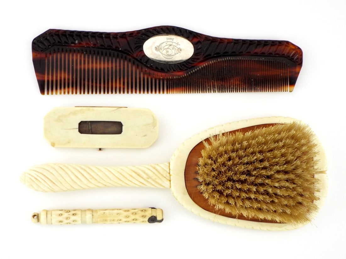 Victorian VERY FINE Vanity Accessories (1 of 15)