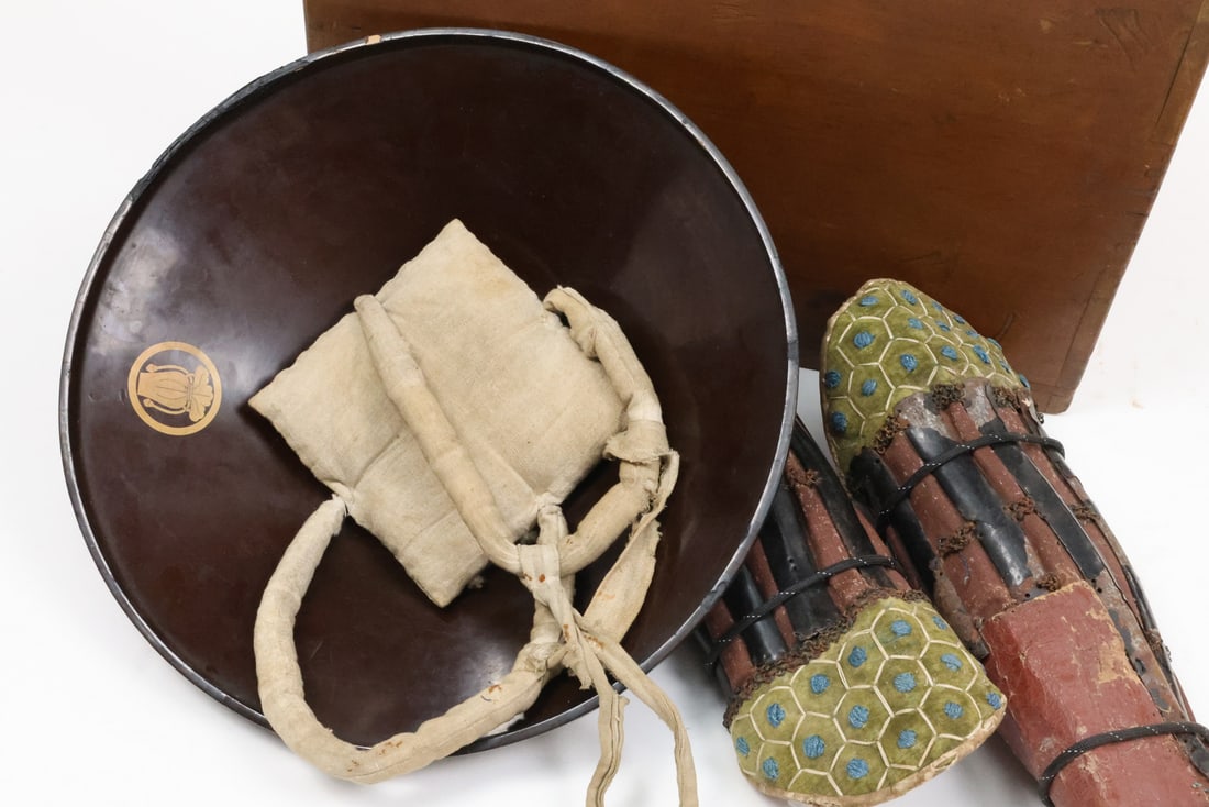 EDO Era Japanese Samurai ARMOR Gold Lacquer Rare Jingasa & Kinchaku Mon - 13