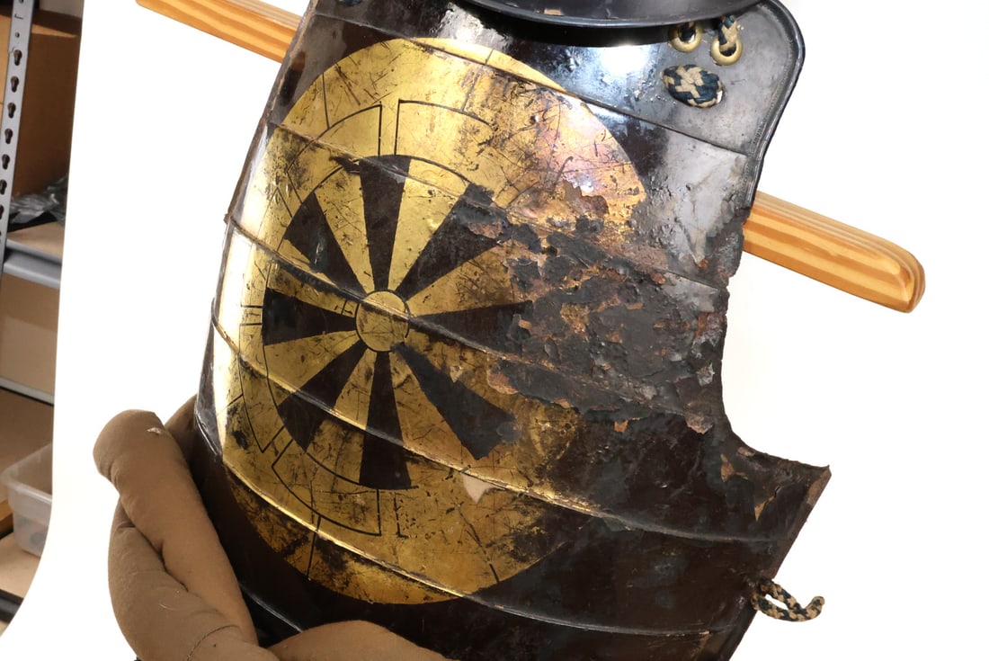 Battle Scarred EDO Era Japanese Samurai ARMOR & Jingasa Gold Lacquer Wheel Mon - 20