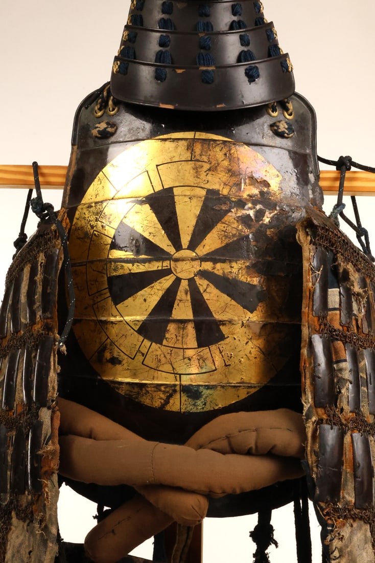 Battle Scarred EDO Era Japanese Samurai ARMOR & Jingasa Gold Lacquer Wheel Mon - 3