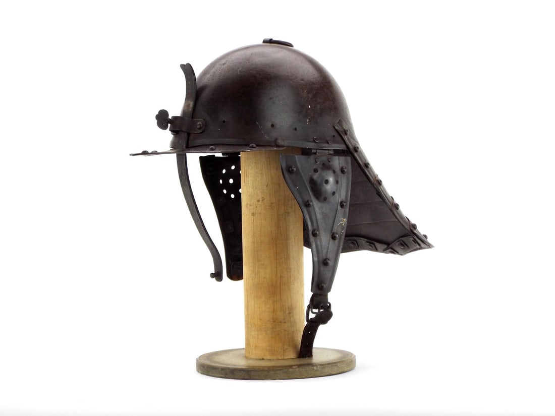 Good English Civil War Era LOBSTER TAIL Style Helmet (1 of 20)