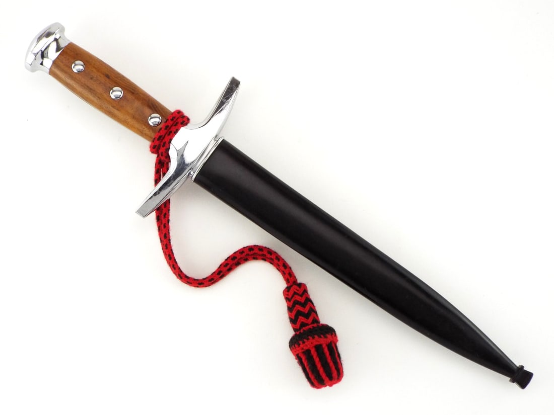 Very Good Swiss WWII NCO Dagger with Portepee (1 of 19)