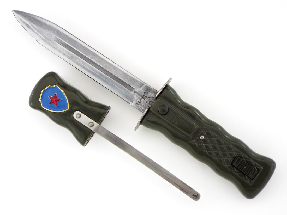 Chinese Knife with Unusual Mechanism: Chinese Knife with Unusual Mechanism. Length 6.6 inches.