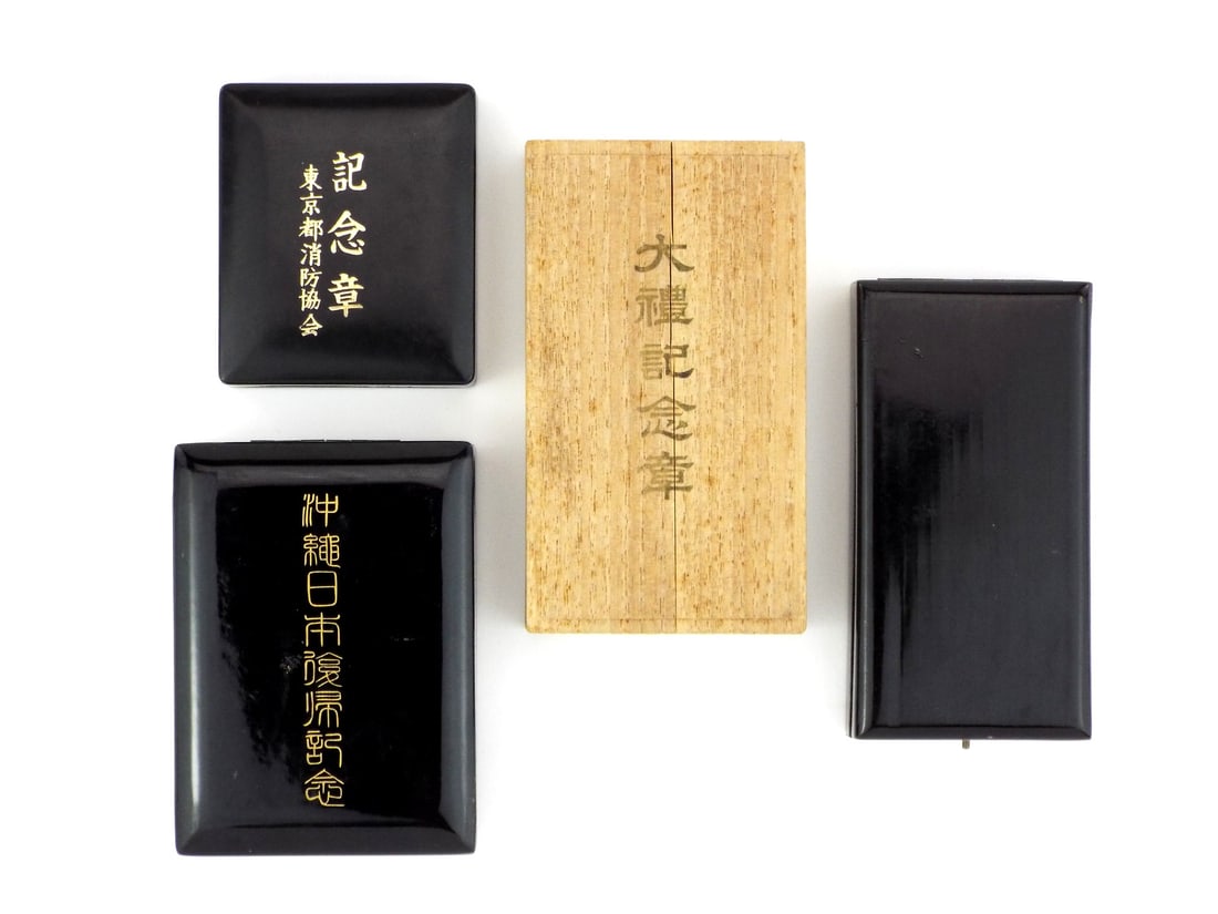 Japanese MILITARY MEDALS Lot with Lacquered Cases & Silver: Cohesive group features a superb 1928 Showa Enthronement medal exhibiting a deep charcoal patina on its silver planchet, alongside a Russo-Japanese War medal displaying a weathered bronze finish and i