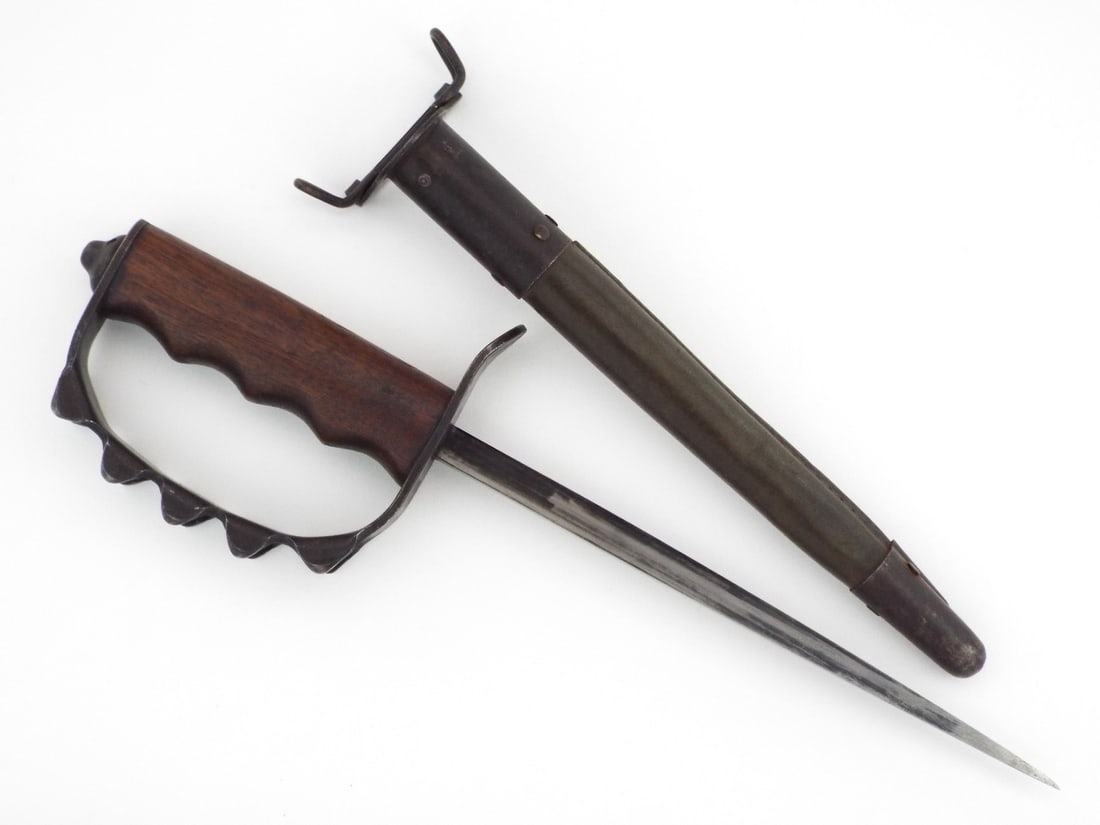 US 1917 Trench Knife AMERICAN CUTLERY CO. with Leather Scabbard (1 of 19)