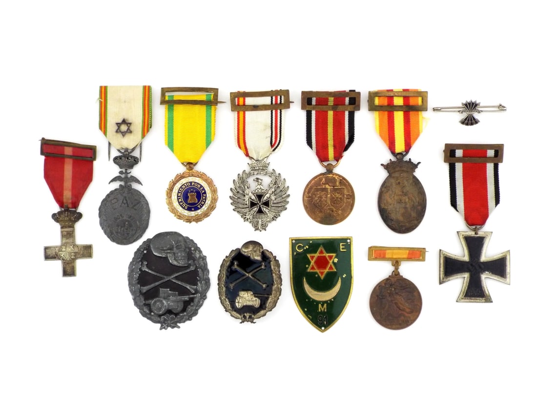 Spanish WWI to WWII Grouping Medals (1 of 14)