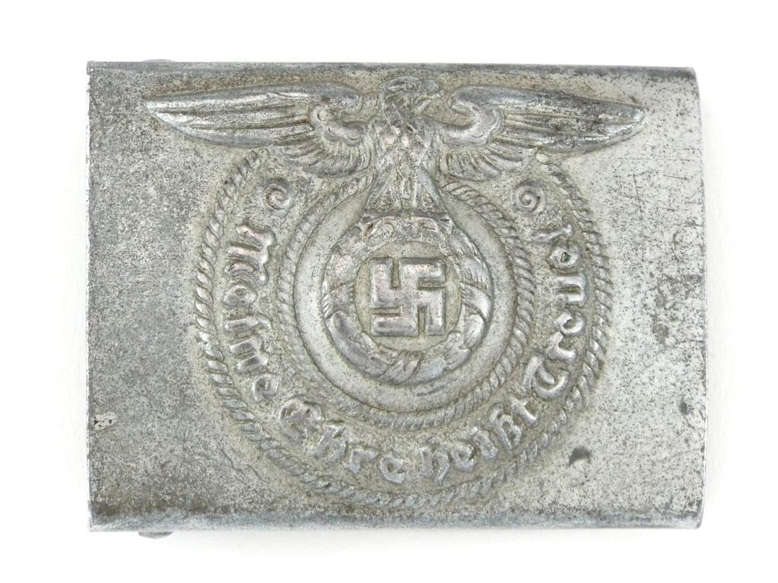 Rare WWII German SS OFFICER BELT BUCKLE: Rare WWII German SS belt buckle, features a rectangular form with a crisp raised eagle clutching an oak wreath encircling a German ensign, bordered by a coiled rope motif and the inscribed motto which