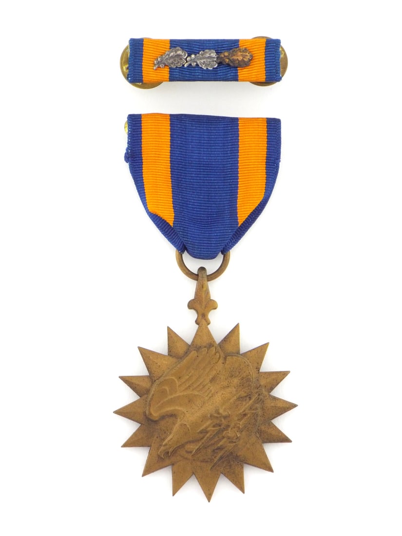 Air Medal with 2 Bronze Oaks Leaves & Ribbon Bar: Air Medal with 2 Bronze Oaks Leaves & Ribbon Bar
