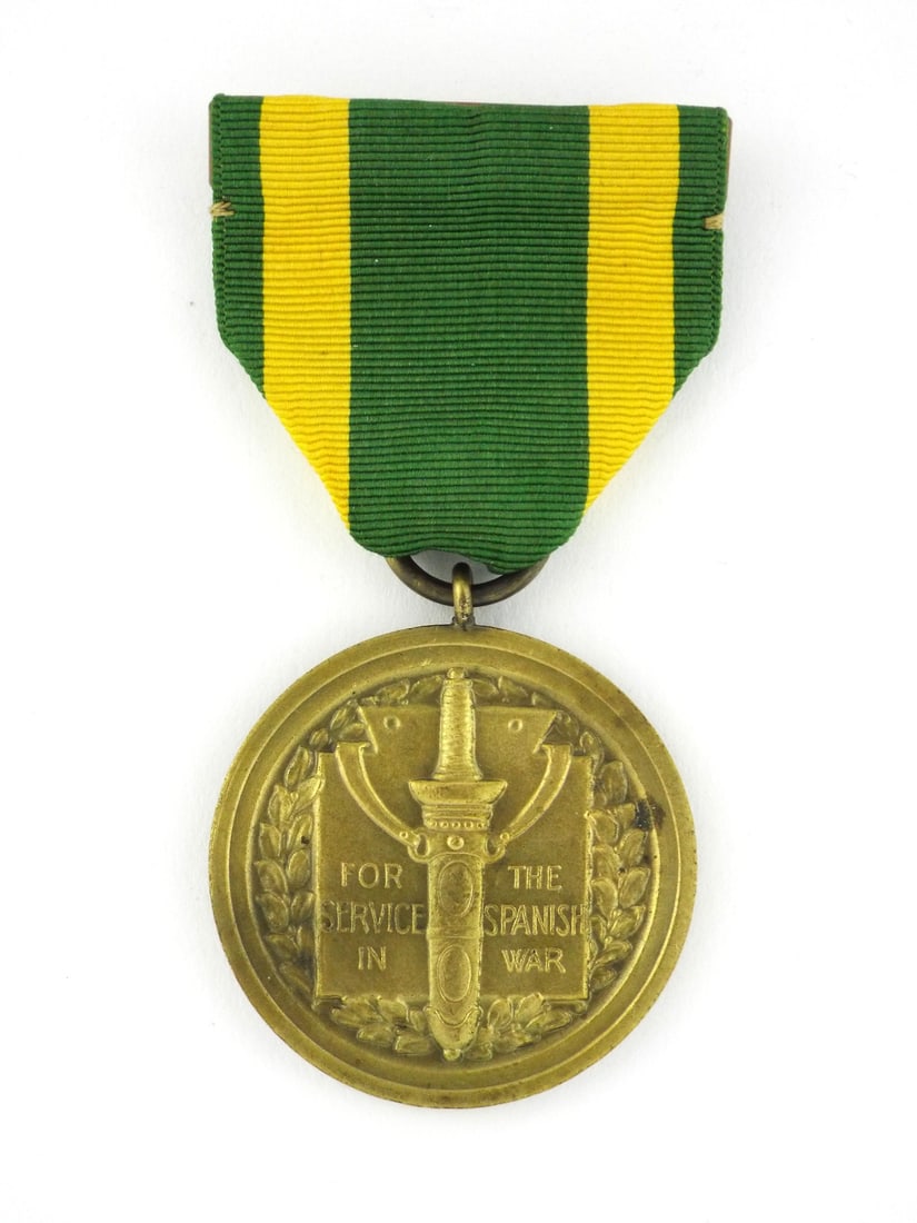 US Spanish-American War Medal with SERIAL NUMBER & Ribbon: Fine struck planchet exhibits a mature, chocolate brown patina with crisp relief to the central Roman gladius and "FOR SERVICE IN THE SPANISH WAR" inscription. The reverse displays the Great Seal of t