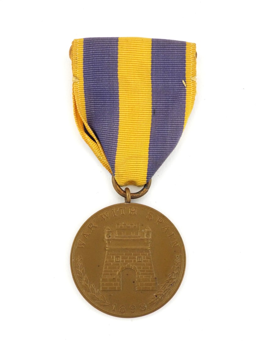 US Spanish-American War 1898 ARMY SERVICE MEDAL: Standard issue bronze medal displaying moderate toning and sharp relief, obverse featuring Spanish castle gate with 1898 date and WAR WITH SPAIN inscription. Reverse shows trophy of arms with eagle at