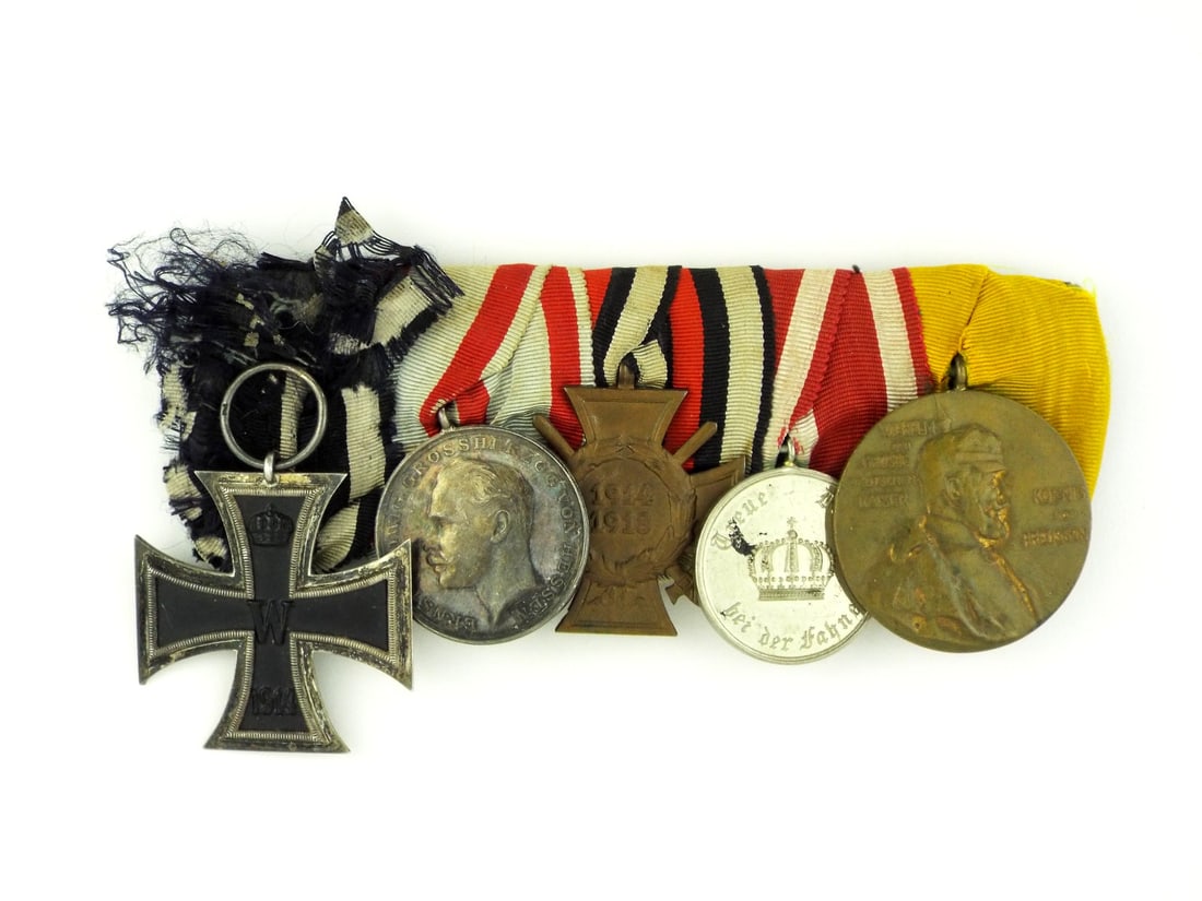 German WWI MEDAL BAR Hessian Bravery & Prussian Service: Imperial German court style medal bar featuring 1914 Iron Cross 2nd Class with significant ribbon fraying. Hessian General Honor Decoration obverse Ernst Ludwig Grossherzog von Hessen reverse FÜR TAP