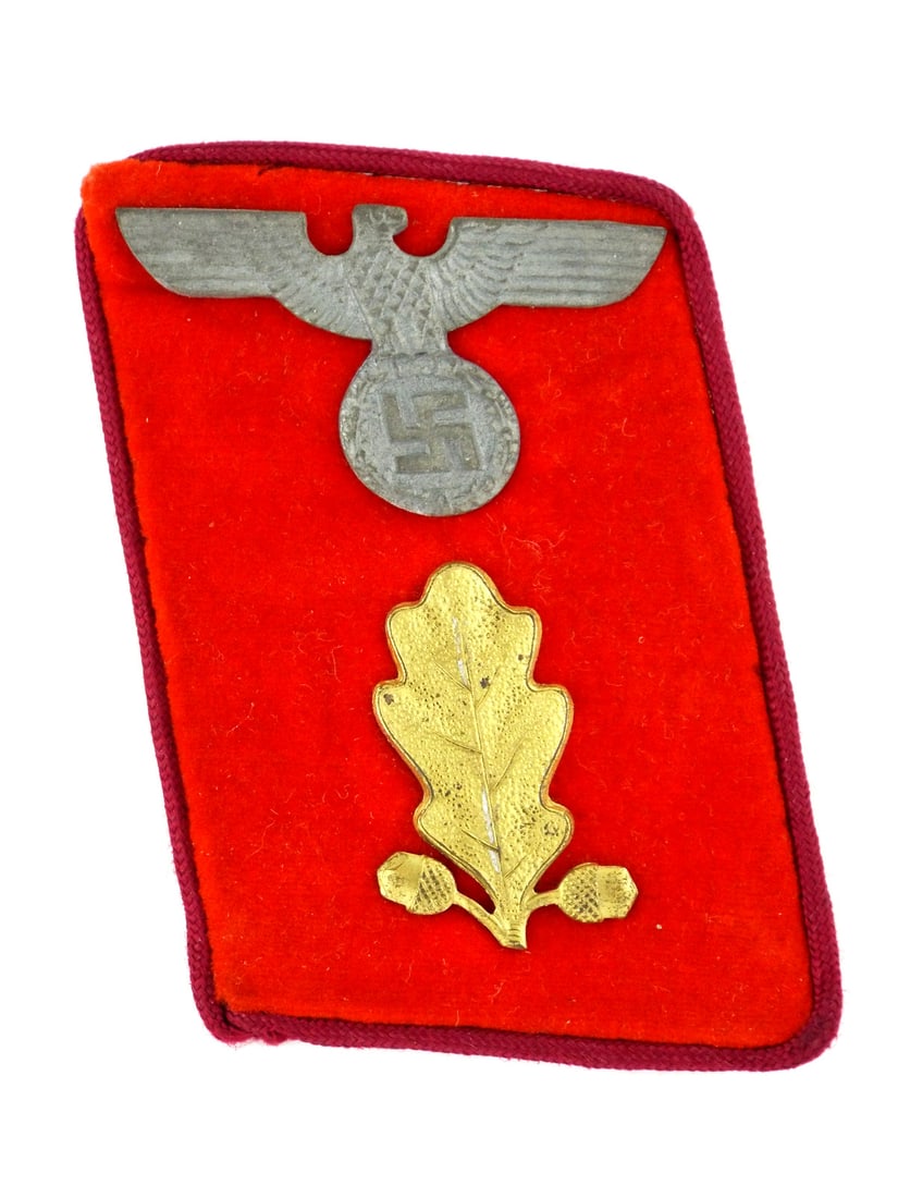 German WWII NSDAP Gauleitung Abschnittsleiter Collar Tab Gilt Oak Leaf: Gau level political insignia displays a scarlet velvet field with dark burgundy cord piping throughout the perimeter. The zinc alloy national eagle shows a softened grey patina from surface oxidation