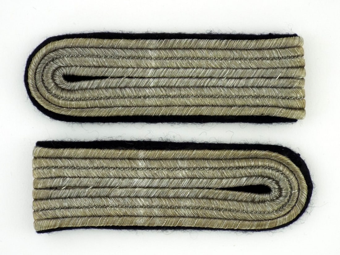 German WWII SS OFFICER SHOULDER BOARDS (1 of 9)