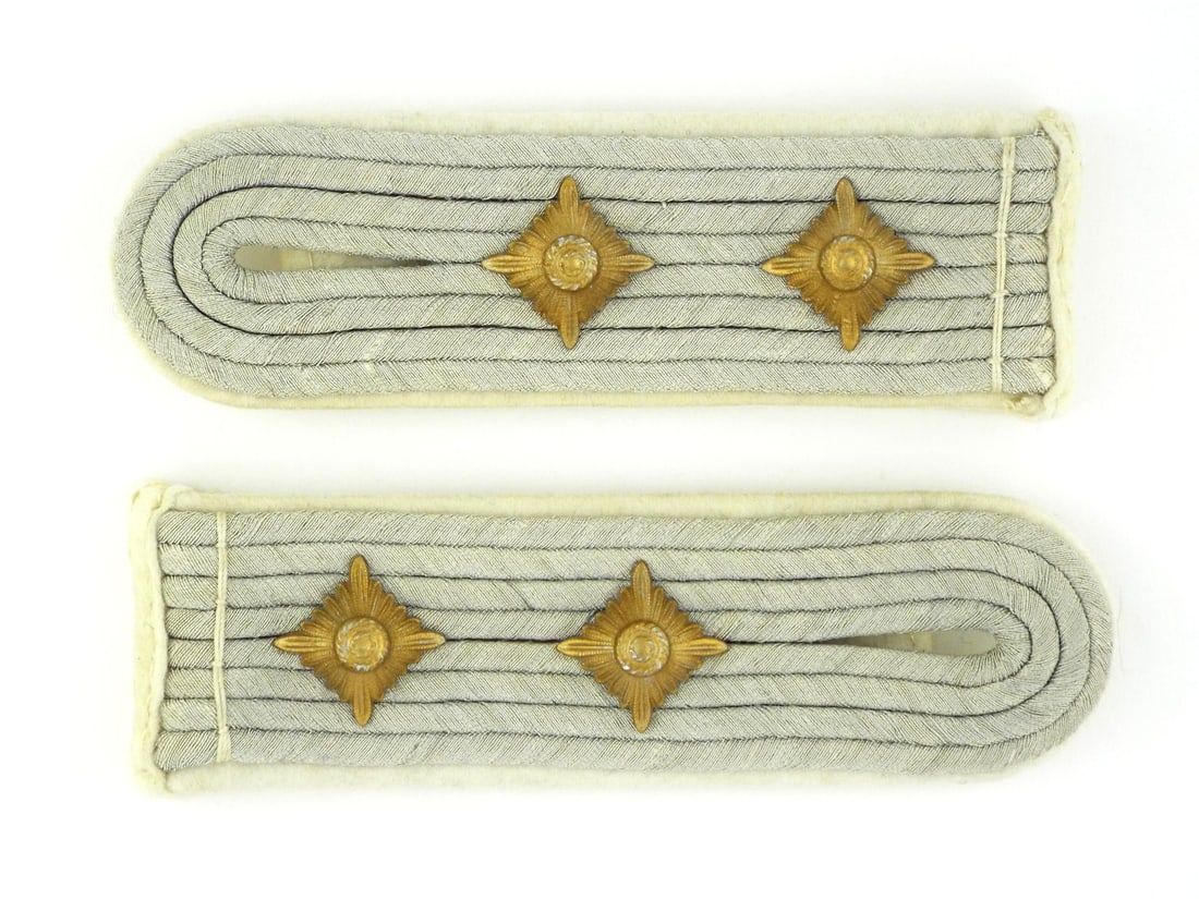 German WWII Army INFANTRY HAUPTMANN SHOULDER BOARDS Gilded Pips (1 of 12)