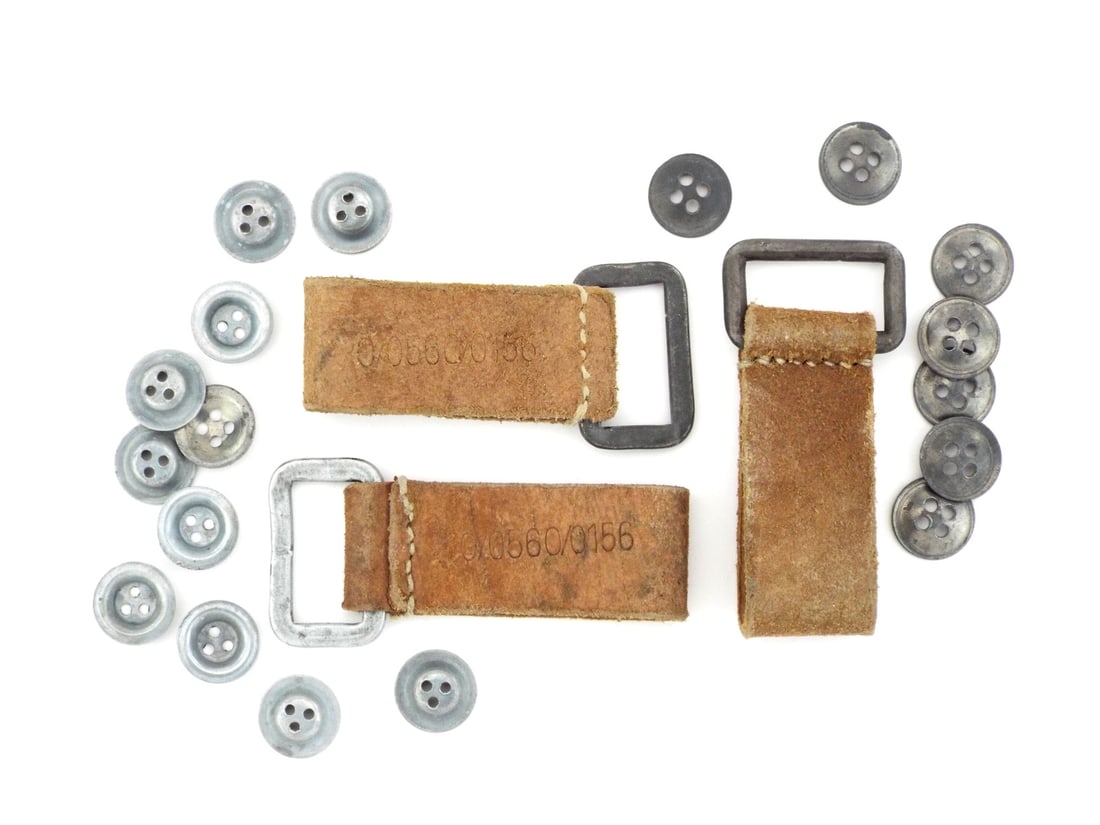 German WWII Soldier EQUIPMENT BELT LOOPS & Buttons: Three brown leather loops with rectangular steel D-rings intact. Included is a lot of dish buttons.