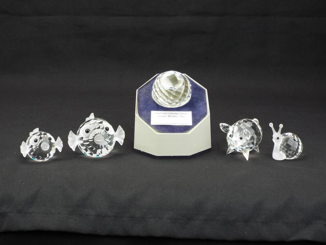 Vintage SWAROVSKI COLLECTORS SOCIETY Crystal Figurines (1 of 7)