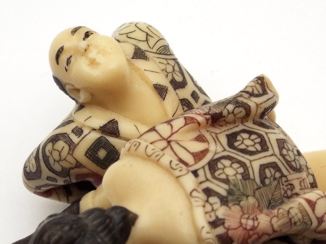Two Interlocking Japanese Miniature Shunga Figures - 10