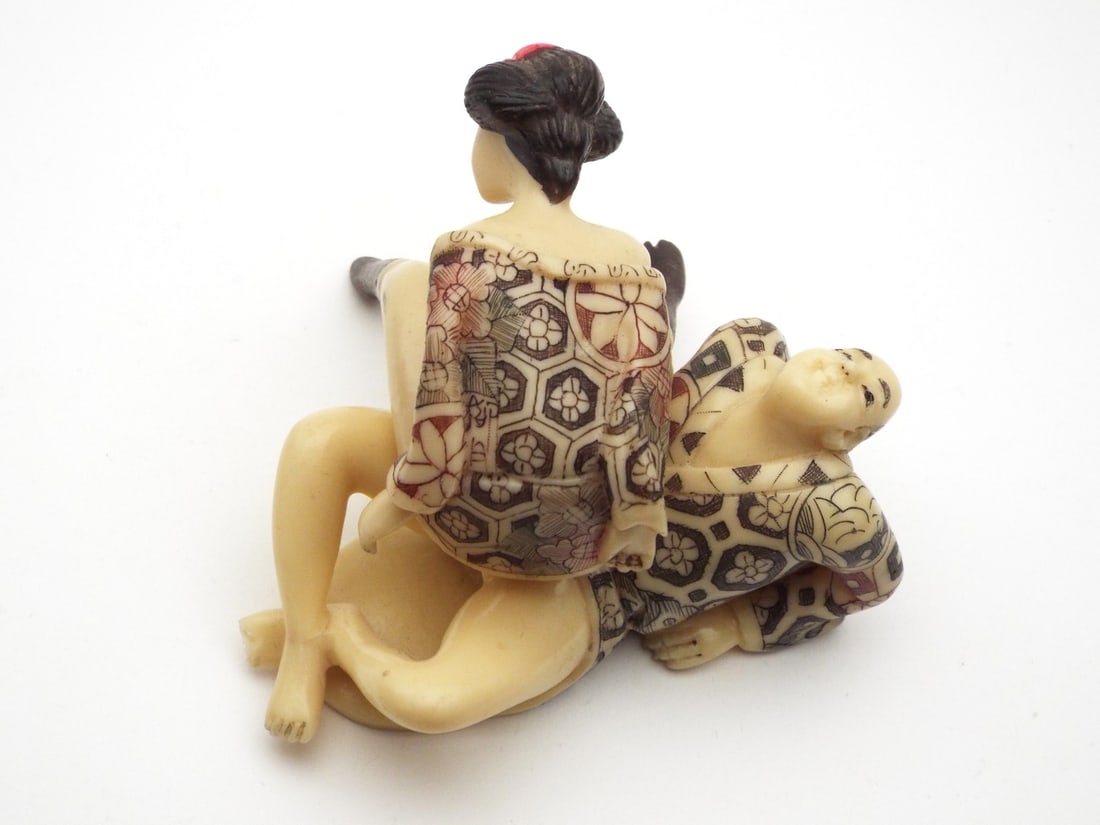Two Interlocking Japanese Miniature Shunga Figures - 11
