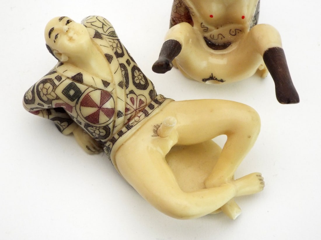 Two Interlocking Japanese Miniature Shunga Figures - 7