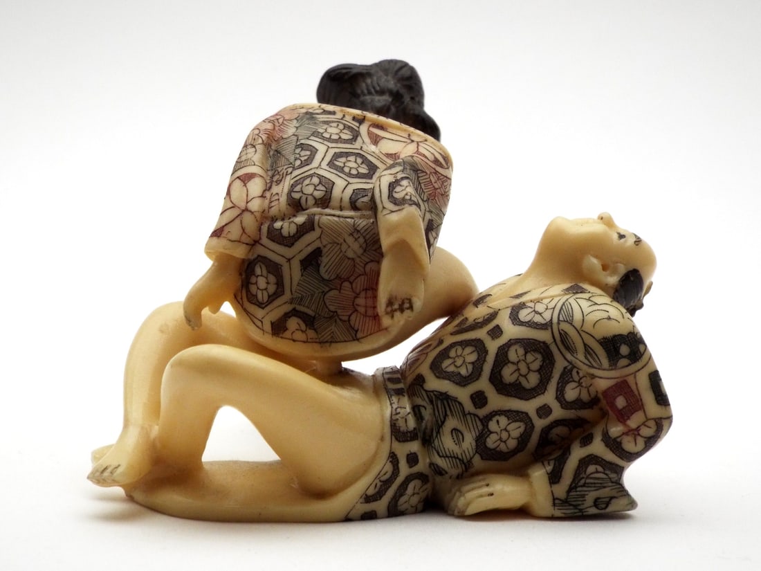 Two Interlocking Japanese Miniature Shunga Figures - 9