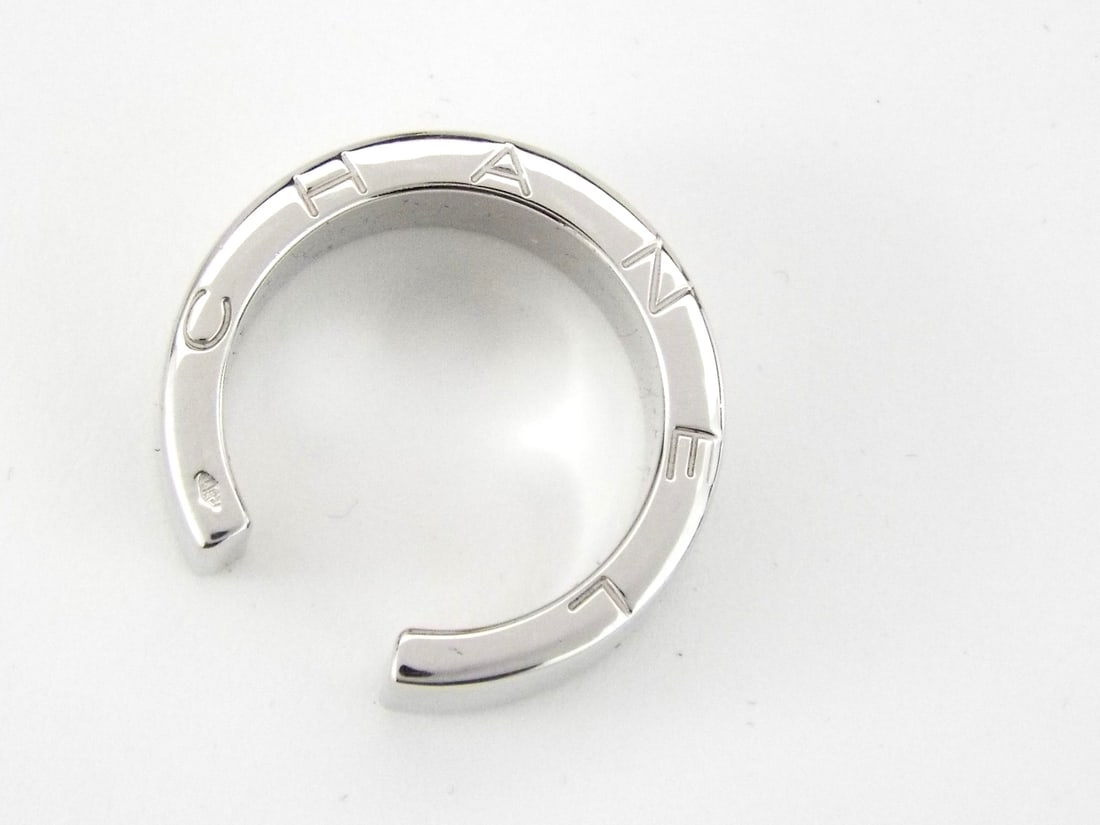 18K White Gold Chanel Ring: 18K White Gold Chanel Ring, Weight 14.2g, Size 5.25. Direct credit card payment will not be accepted for this Lot. Accepted payment methods include cash, certified bank check, wire transfer, and ACH.
