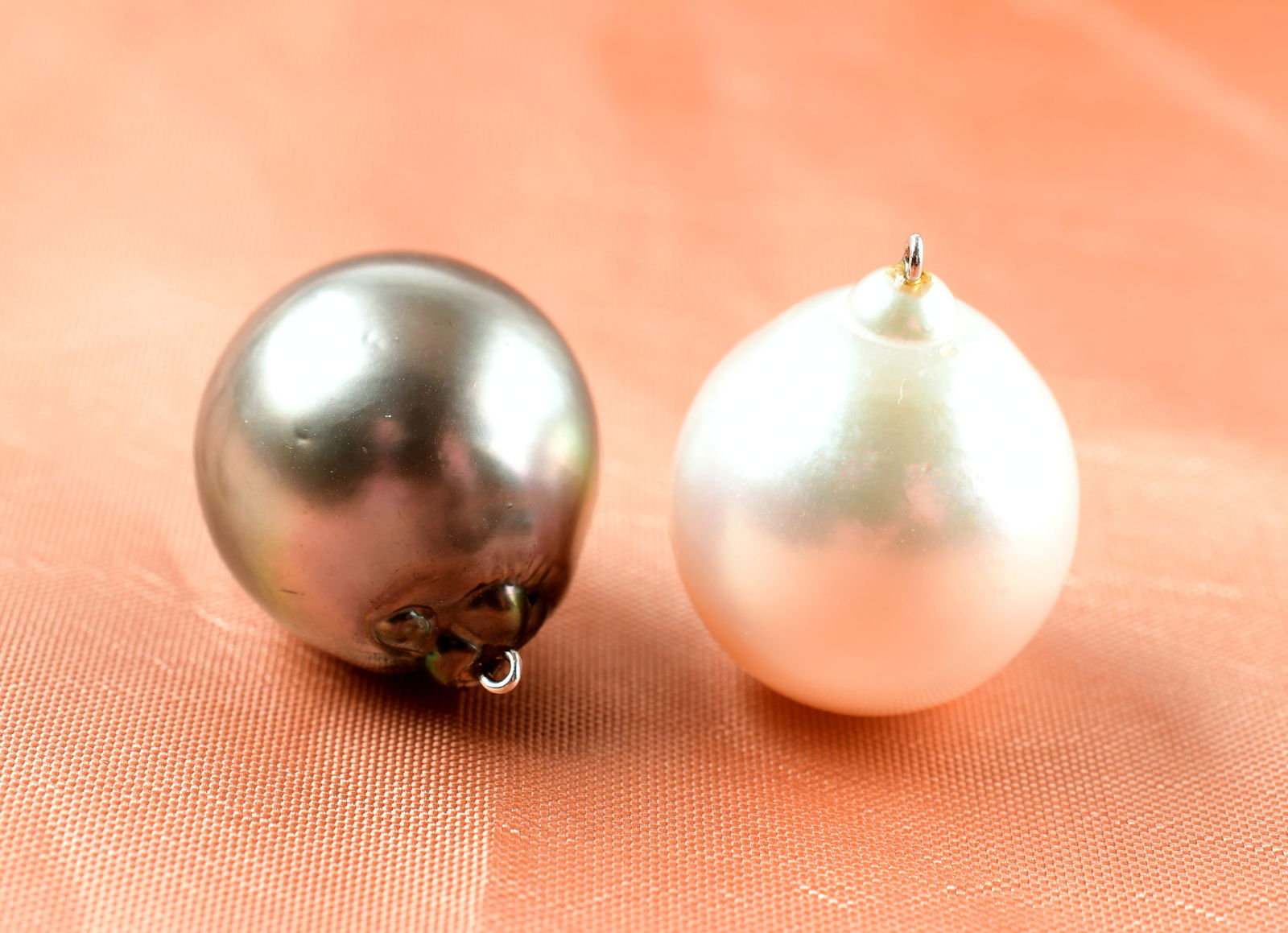 Diamond Studded Flexible Bangle Bracelet: Diamond Studded Flexible Bangle Bracelet, Diamonds 1.2tcw, Natural, Clarity SI1, Color G, Weight 7.7g. Direct credit card payment will not be accepted for this Lot. Accepted payment methods include