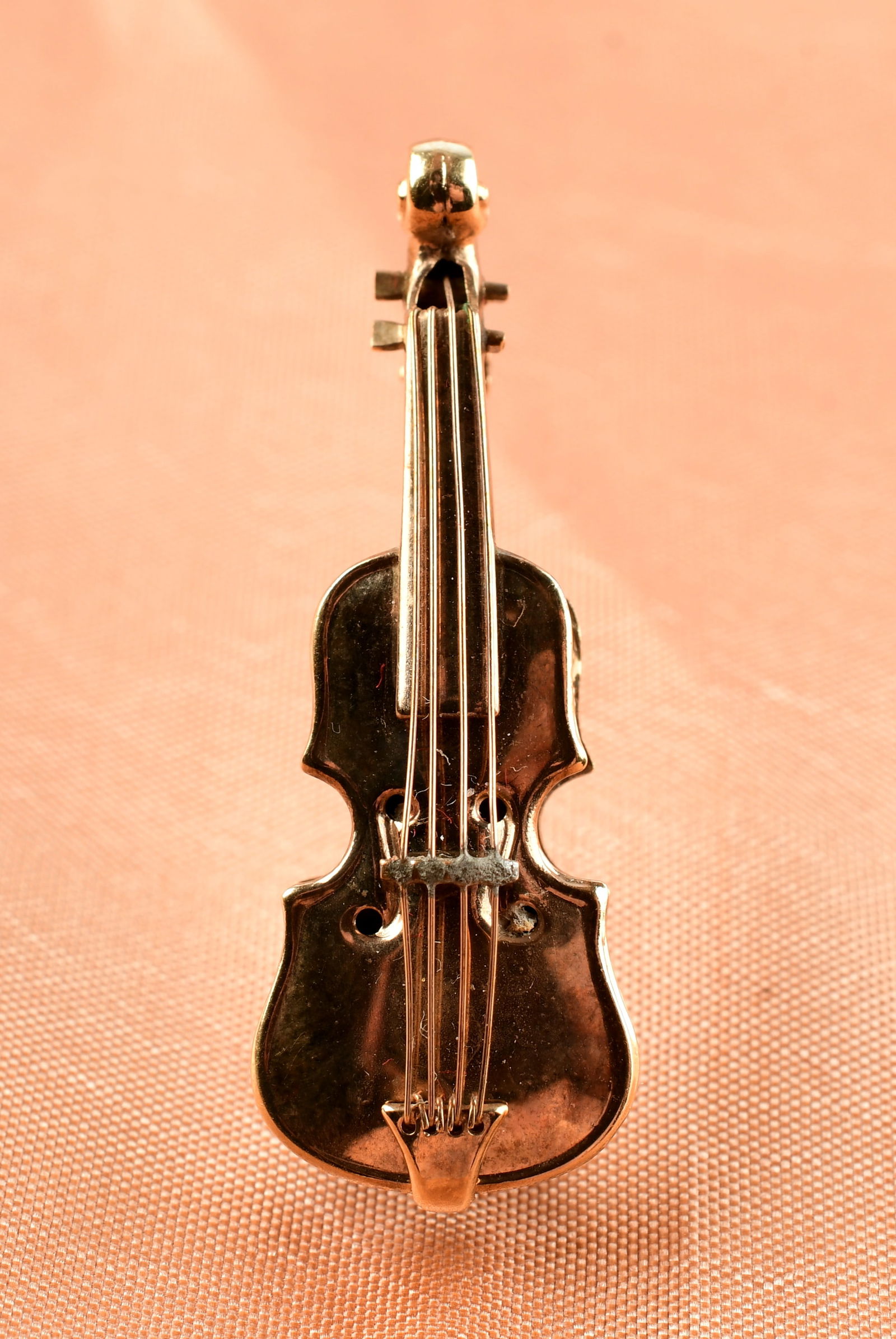 14K Yellow Gold Pearl Brooch: 14K Yellow Gold Pearl Brooch, Weight 3g. Direct credit card payment will not be accepted for this Lot. Accepted payment methods include cash, certified bank check, wire transfer, and ACH.