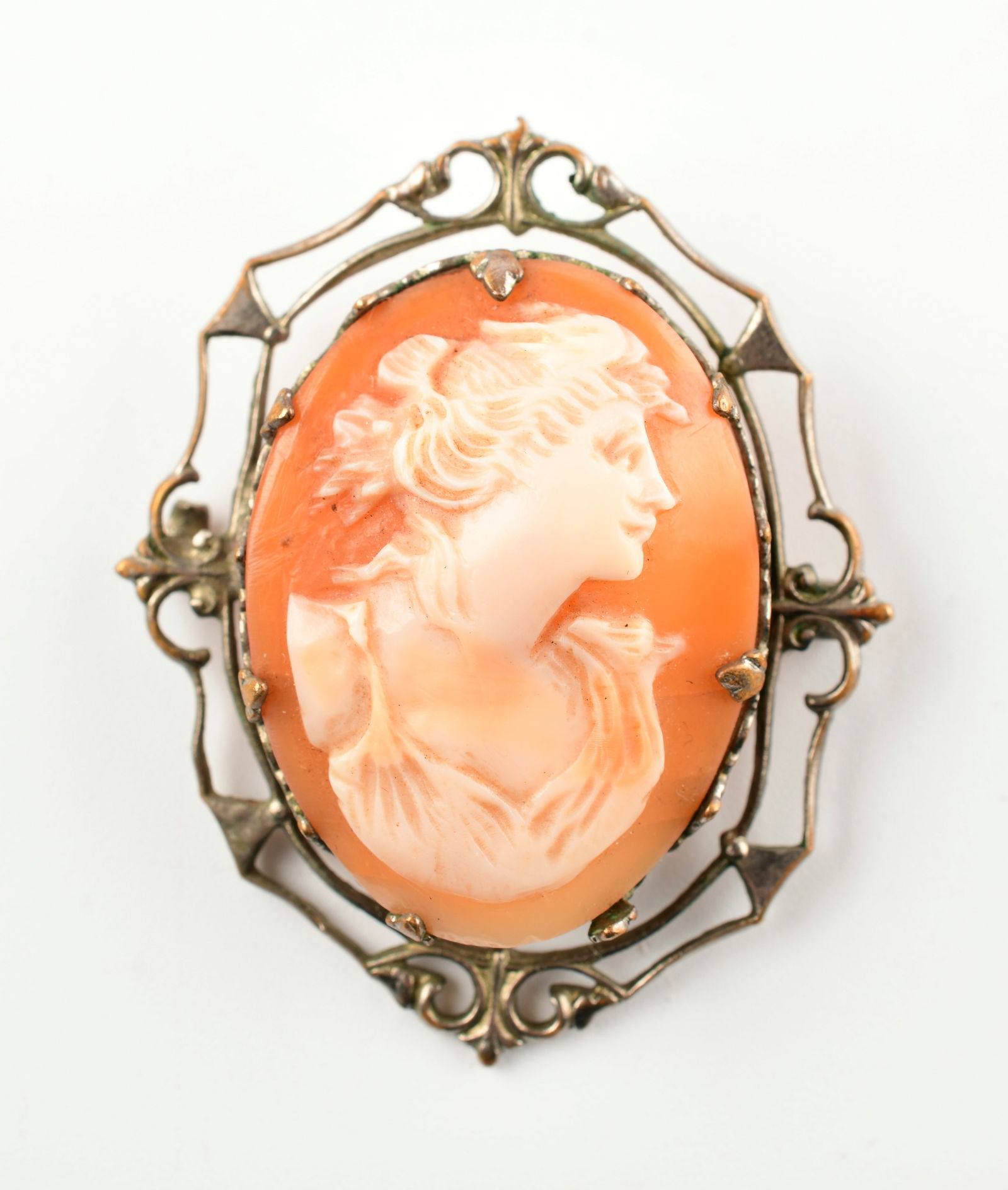 14K Yellow Gold Violin Brooch: 14K Yellow Gold Violin Brooch, Weight 4.8g. Direct credit card payment will not be accepted for this Lot. Accepted payment methods include cash, certified bank check, wire transfer, and ACH.