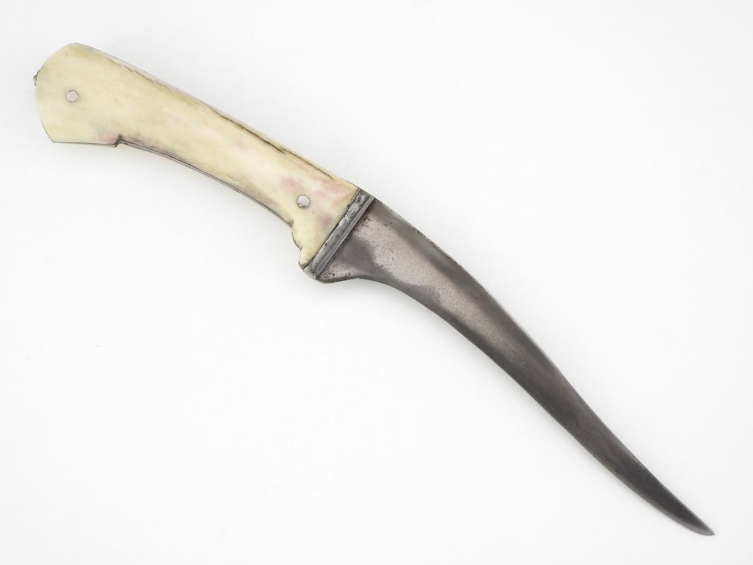 Indian 18-19th century Sikh back up dagger or kard: A nice little knife or kard, likely to be used as concealed weapon due to its small size. Easily can be hidden in a sleeve or pocket, wootz damascus recurved formidable blade. Full length 9.5 inches, 