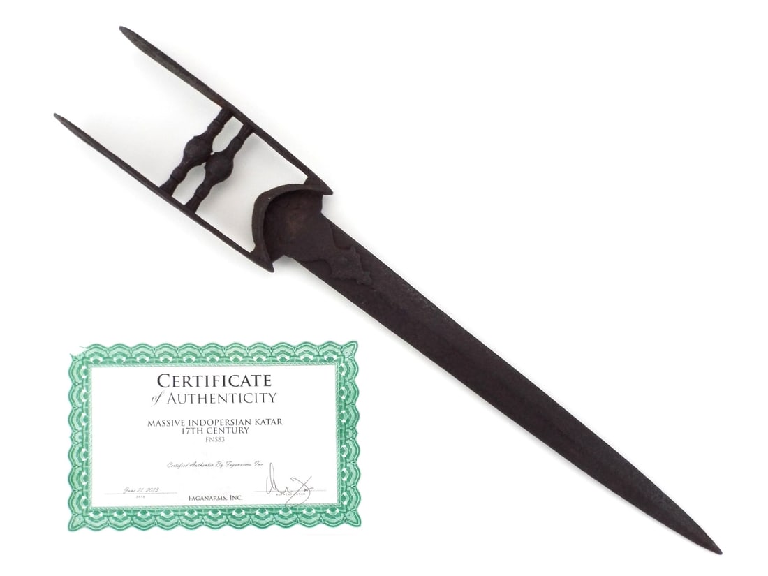 Indo-Persian 17th C. KATAR DAGGER Chiseled Steel & Armor Piercing Tip (1 of 20)