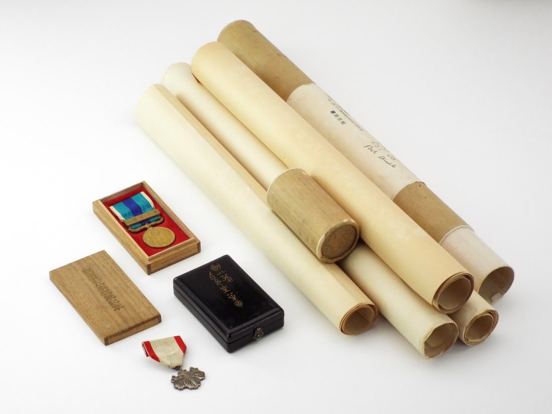 Rare Set of Imperial Japanese Officer Military Awards DECORATIONS & DOCUMENTS (1 of 12)