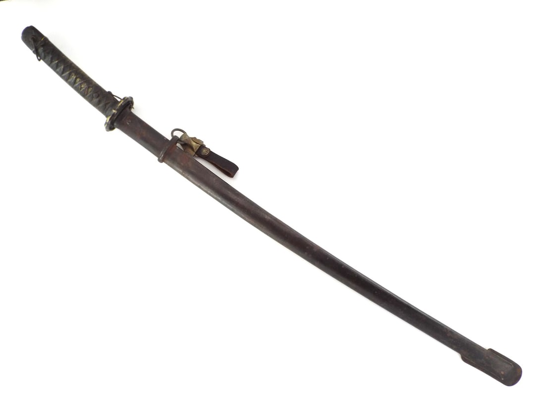 Japanese WWII NCO SHIN GUNTO Sword with Scabbard & Leather Hanger (1 of 18)